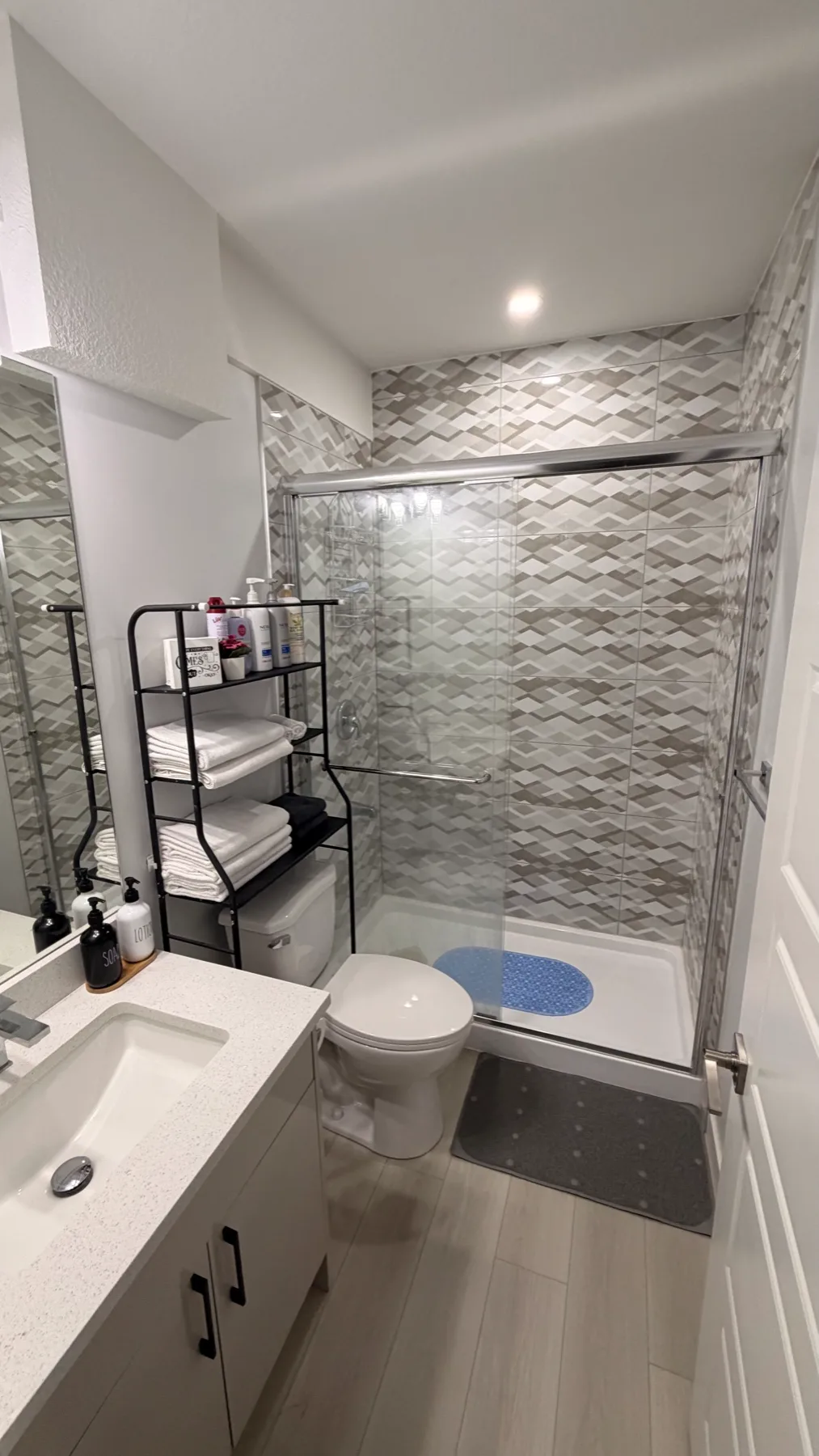 Suite bathroom