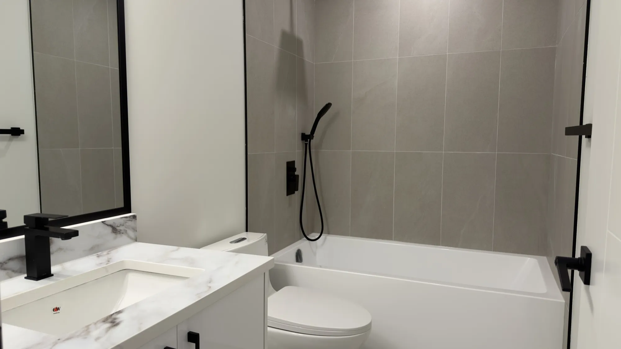 Suite bathroom
