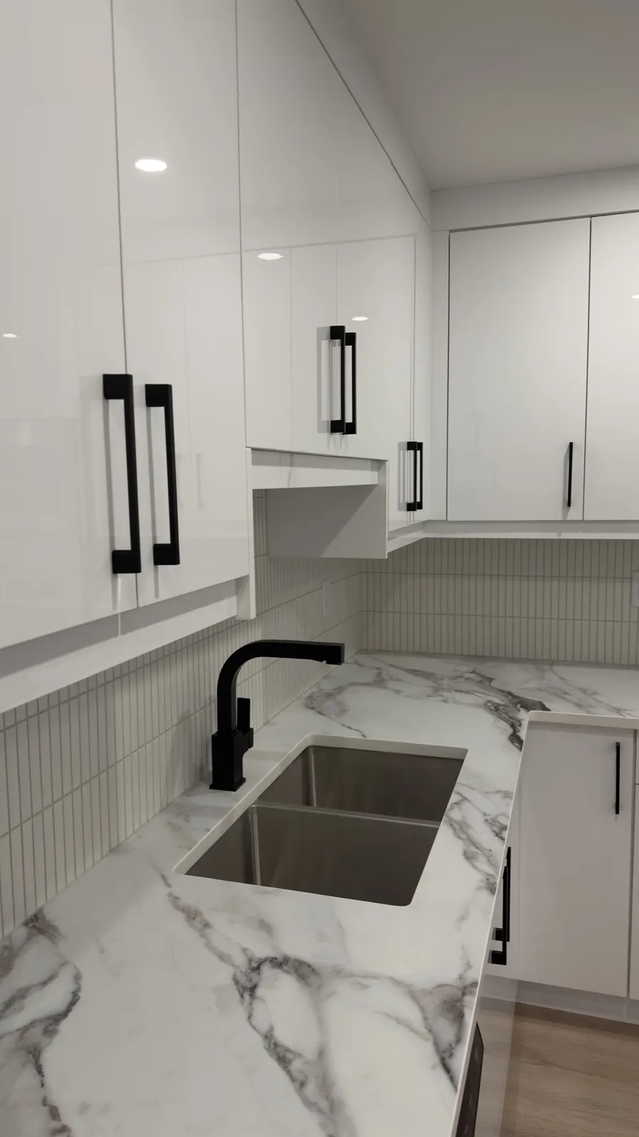 Kitchen sink and marble counter